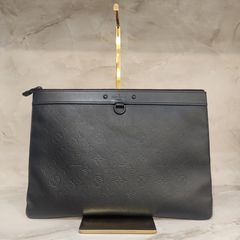 루이비통 모노그램 쉐도우 포쉐트 클러치